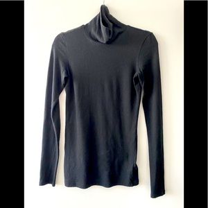 T BABATON BLACK TURTLENECK